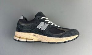 New Balance 2002R noir