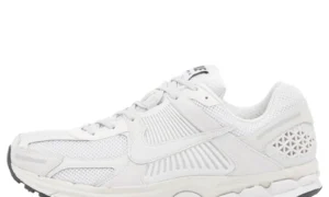 NIKE ZOOM VOMERO 5 WORN - triple white