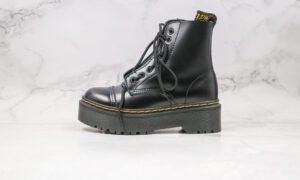 Dr. Martens platform boot bottines