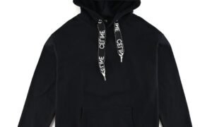 PULL à Capuche Céline